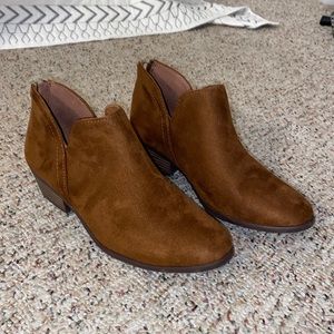 Size 7.5 brown booties!! Suede fabric and super comfy!